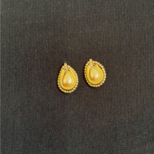 Chic Gold Teardrop Earrings